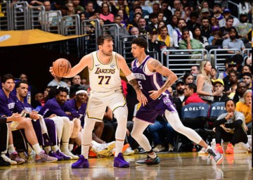 开云官方网站-东契奇近3战场均31.7分命中率57%！赛后谈外界批评：我尽量不理会